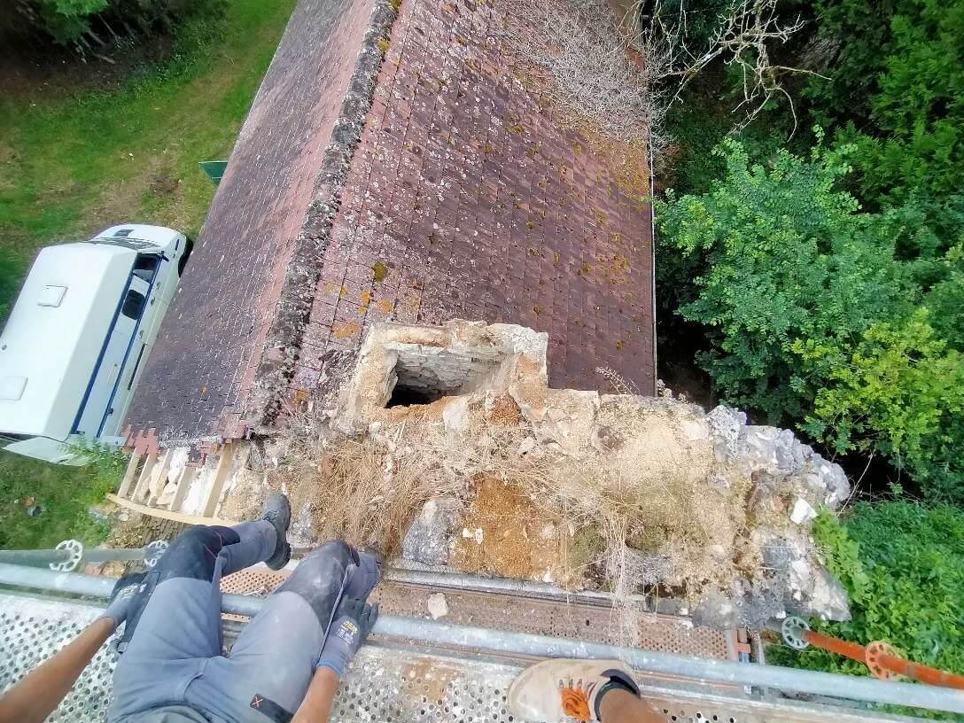 Schoorsteen achter weg