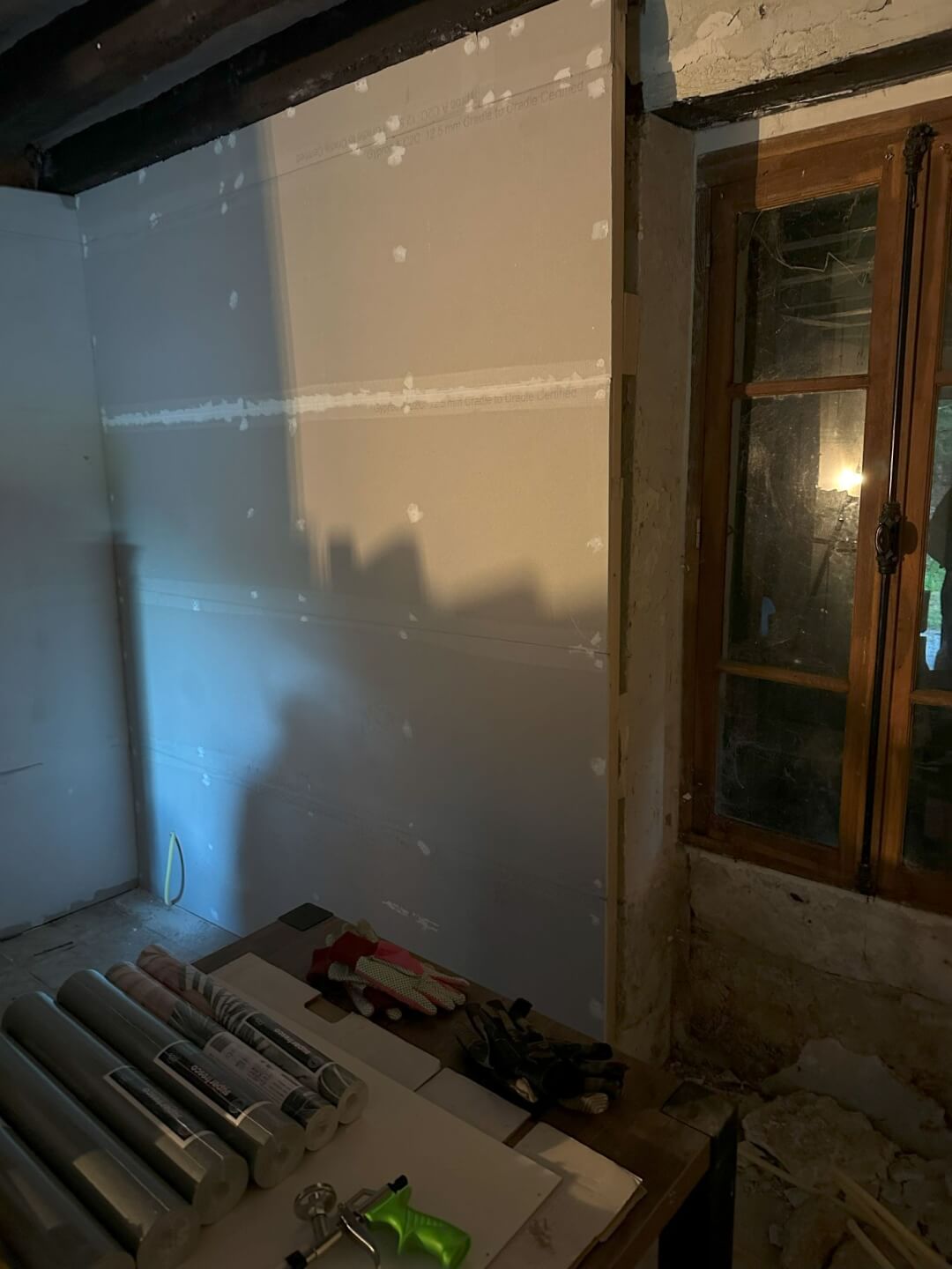 Voorwand af